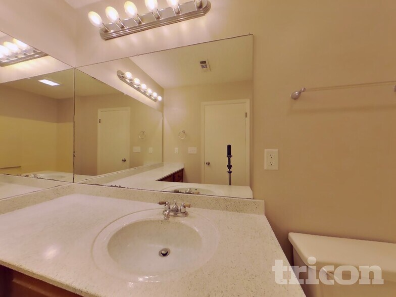 Building Photo - 6971 Springwood Dr