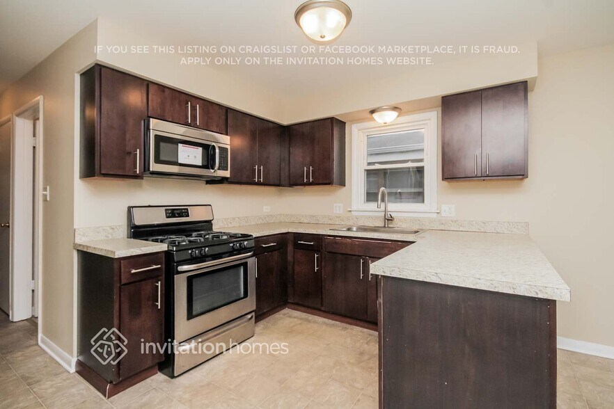 Building Photo - 3832 East Ave