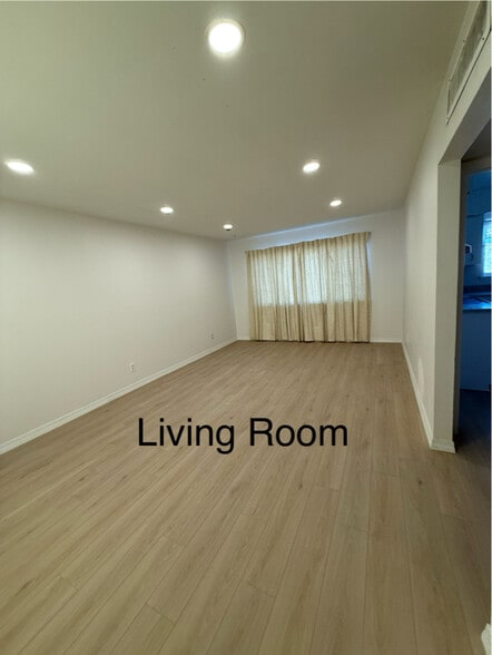 Building Photo - 277 Vista Rio Cir