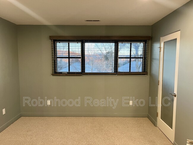 Building Photo - 753 Oak St