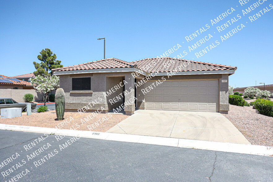 Building Photo - 2305 E Spruce Dr