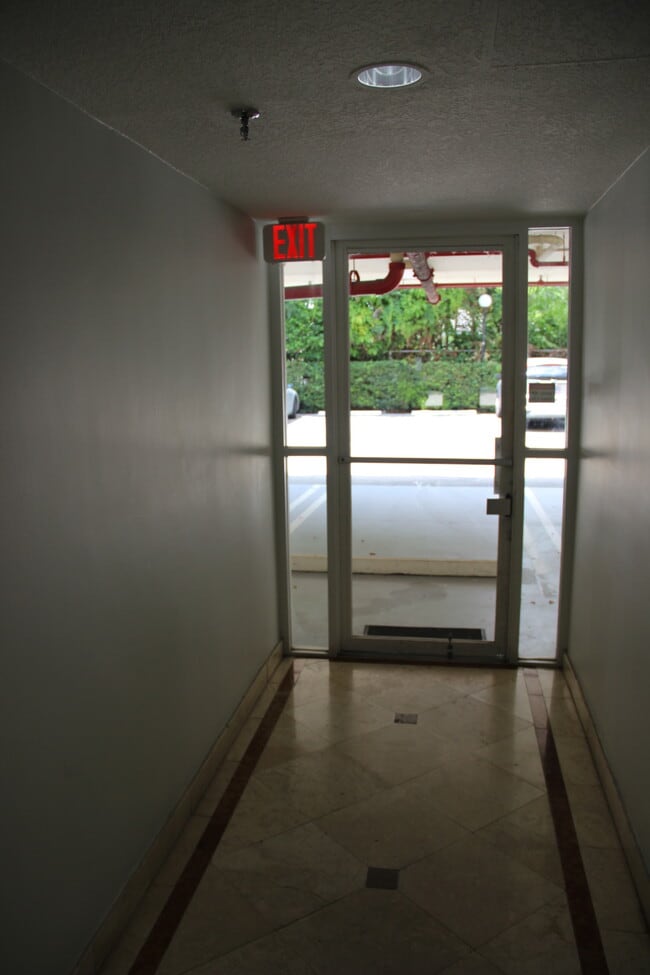 Building Photo - 1834 Brickell Ave