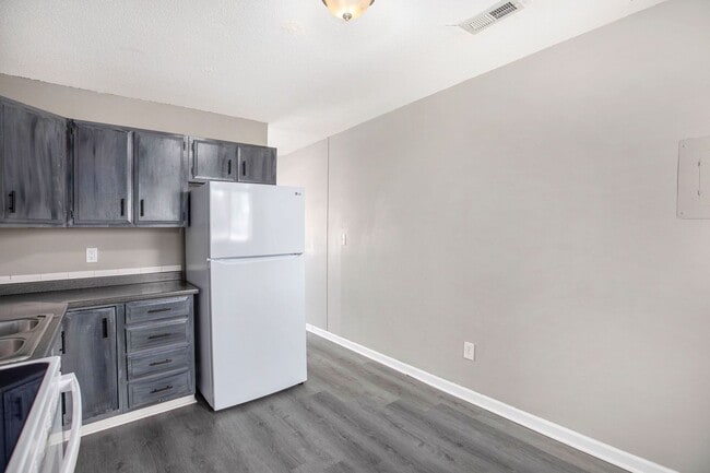 Building Photo - *COMING SOON* Beautiful 2-bedroom Duplex i...