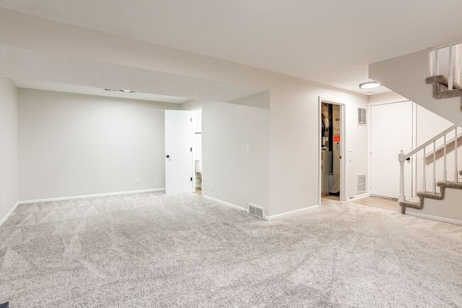 Building Photo - 7926 Primrose Ct