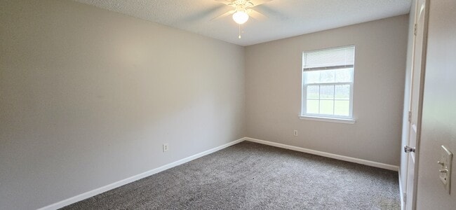 Building Photo - 930 Poppleton Dr