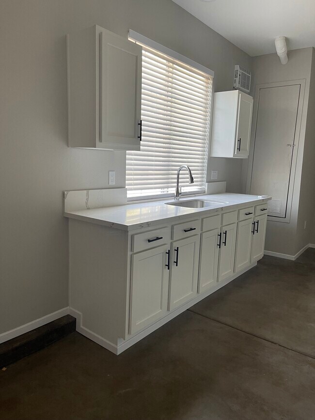 Building Photo - 39150 Chandler Dr