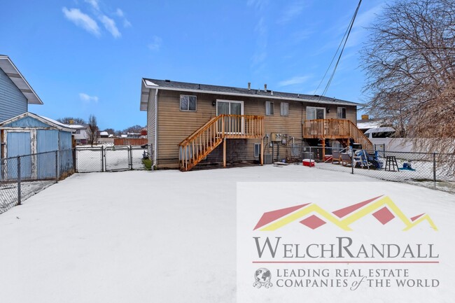 Building Photo - Charming 2 Bed 1.5 Bath Townhouse in West ...