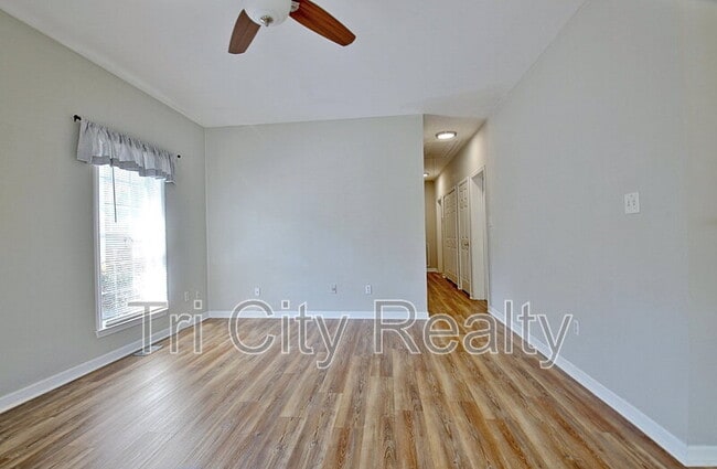 Building Photo - 109 St Albans Way
