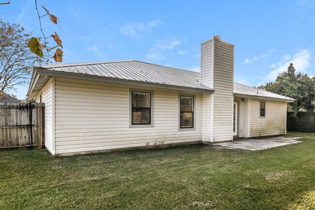 Building Photo - 1664 Tall Timber Dr