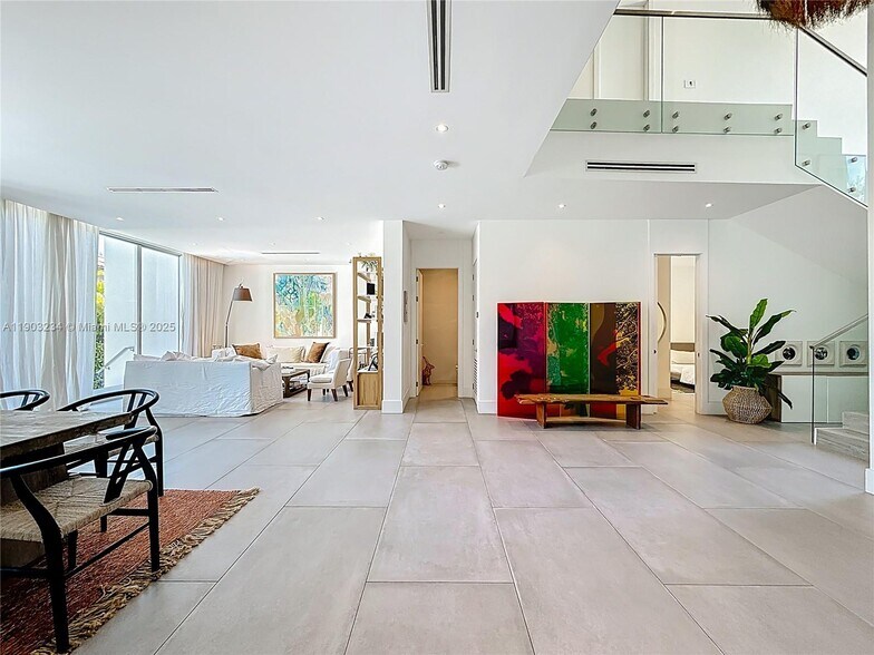 Building Photo - 561 Warren Ln