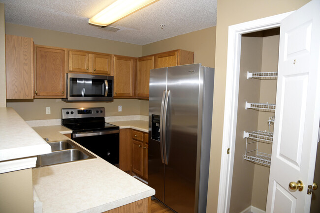 Building Photo - 406 Crooked Pine Trail