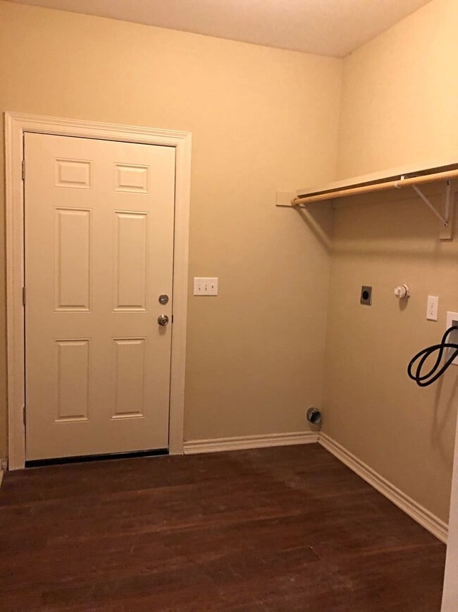 Building Photo - 2009 Cable Ave