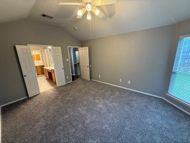 Building Photo - Charming 3 Bedroom Haven with 2 Full Baths in Fort Worth. Spacious 1748 Sq. Ft. Retreat on Comfor...