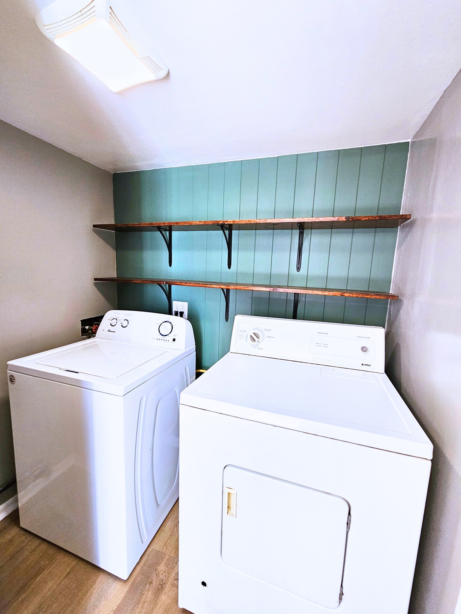 In-unit Laundry - 358 Baker St W