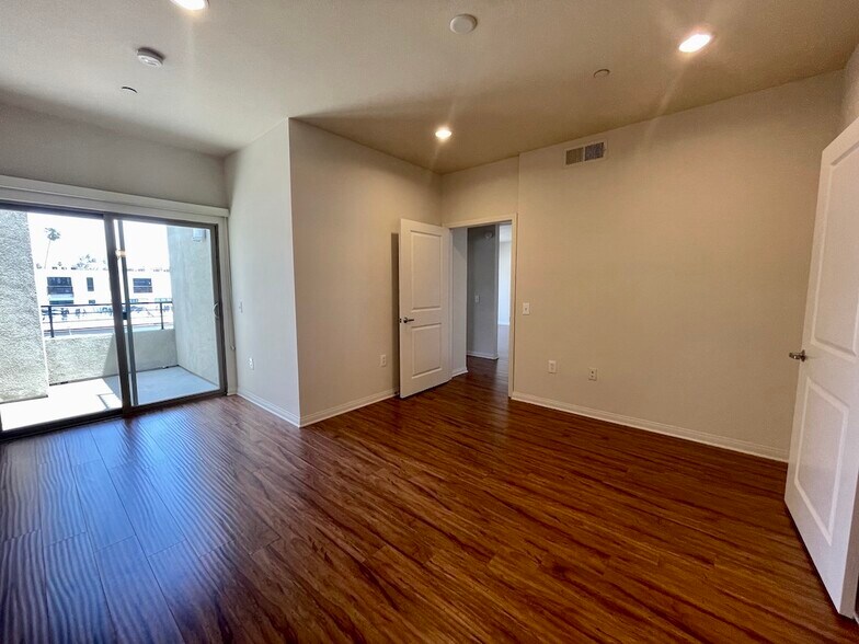 Building Photo - 5842 Harold Way