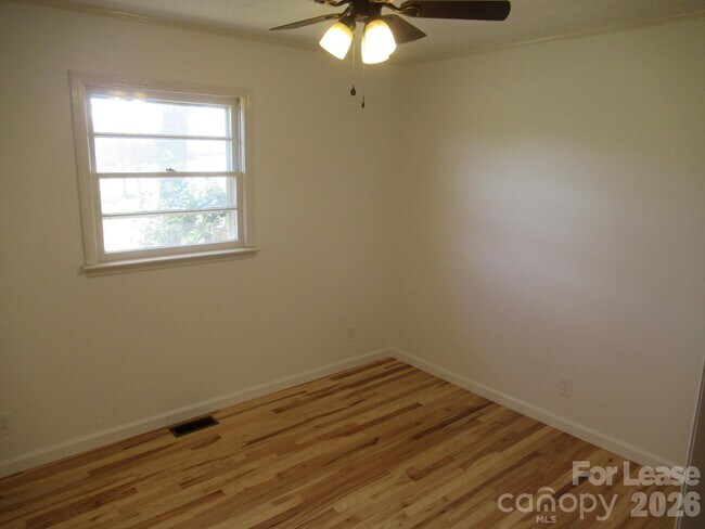 Building Photo - 1330 Davis Rd