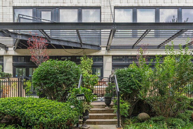 Building Photo - 1070 W 15th St