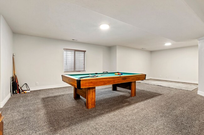 Building Photo - 4 Bedroom/ 4 Bathroom Home In Draper