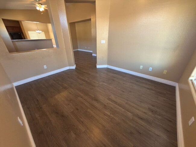 Building Photo - "Charming 3-Bedroom Oasis with 2 Baths and 1,711 Sq Ft of Comfort in Phoenix!"