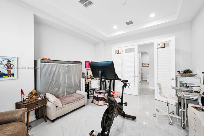 Building Photo - 8855 Watercrest Cir W