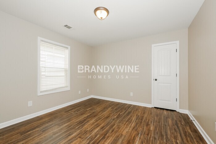 Building Photo - 18 E Newnan Rd