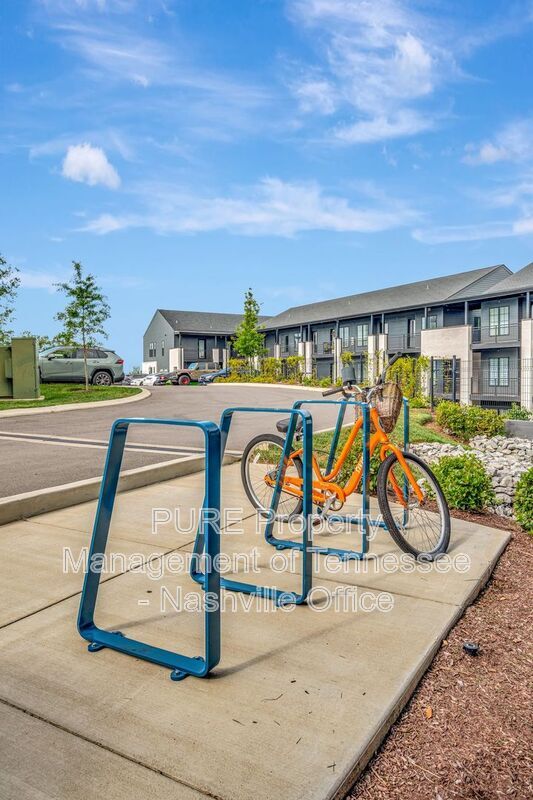 Building Photo - 600 E Trinity Ln