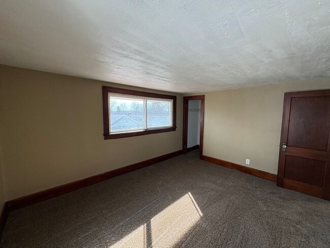 Building Photo - Two bedroom one bathroom home for rent