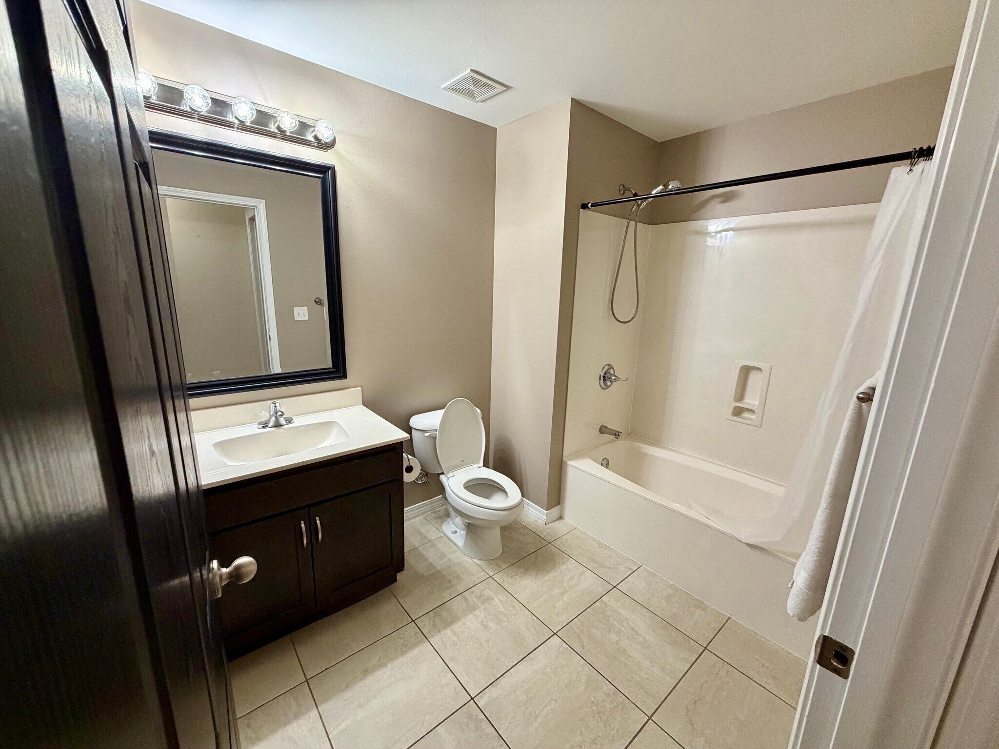 Building Photo - 500 Baywood Ct