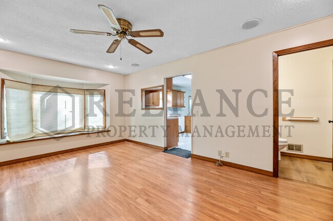 Building Photo - 614 N Brownthrush Ln