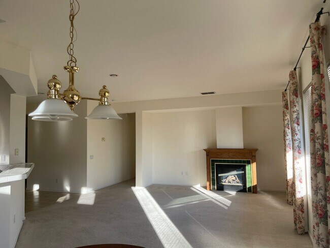 Building Photo - DEL WEBB 55+ Home For Rent!