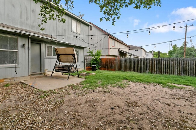 Building Photo - 1702 Spiderlily View