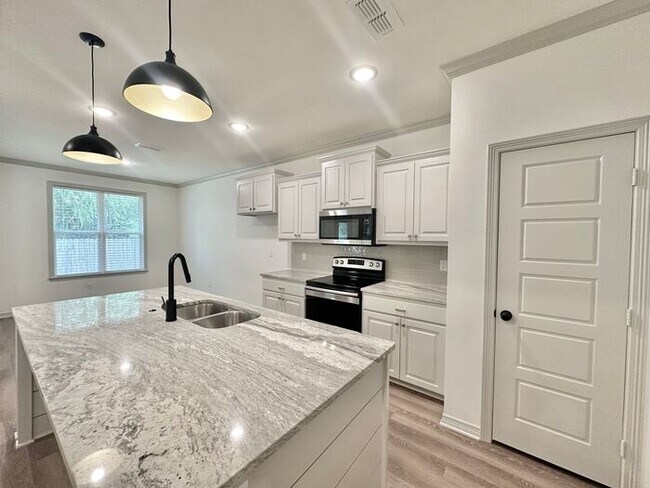 Building Photo - TOUR TODAY! 3 Bedroom 2 Bath Home in Tyler!