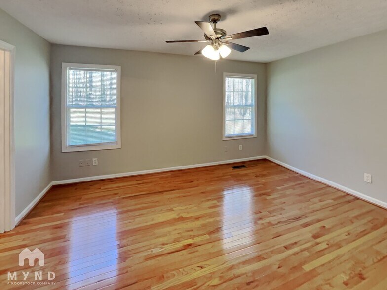 Building Photo - 307 Burton Dr