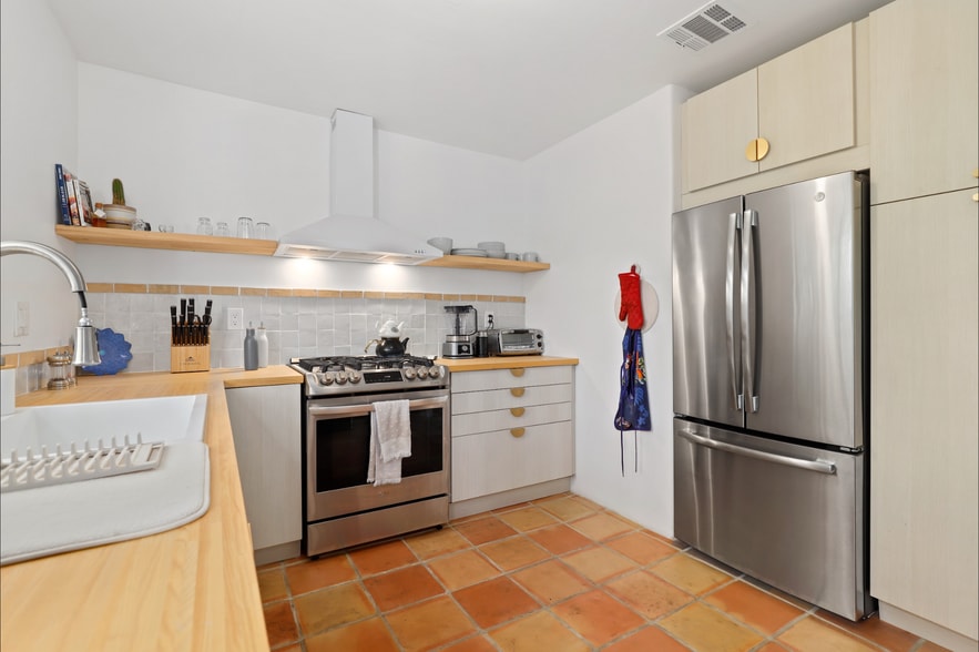 kitchen - 227 N Avenue 50