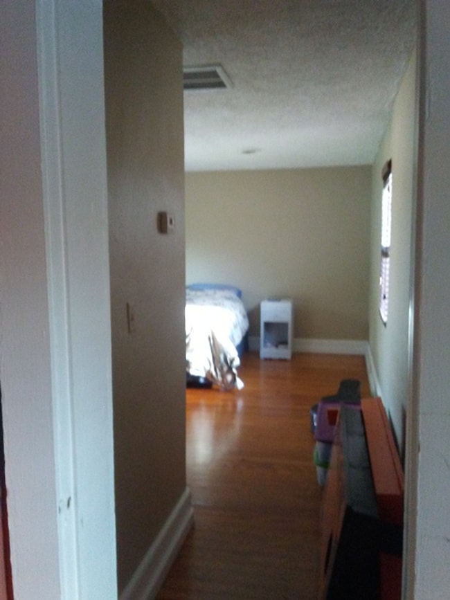 Building Photo - Apartment close to W&L Law School