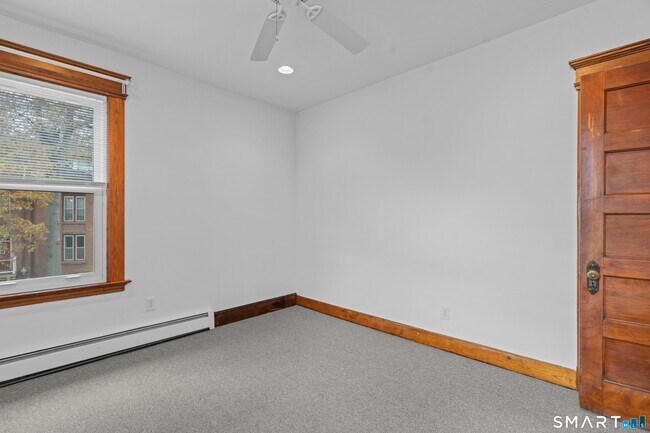 Building Photo - 136 Edwards St