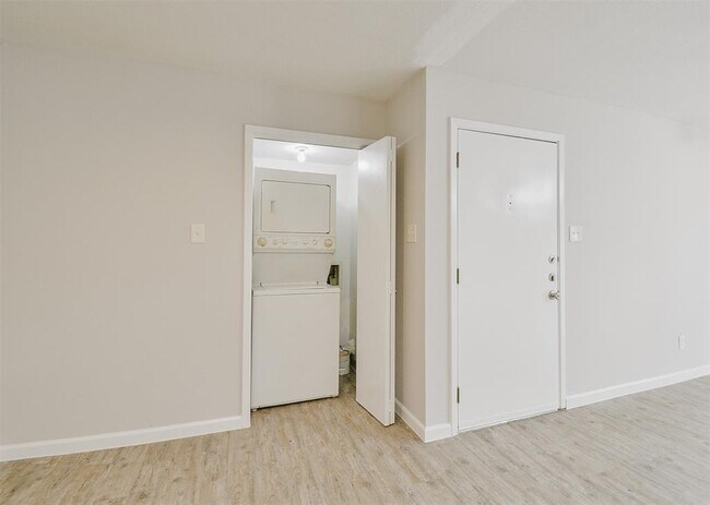 Building Photo - 12955 Woodforest Blvd