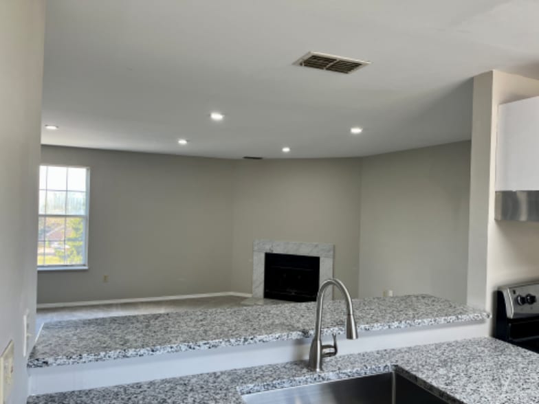 Building Photo - 6 Griffin Ln