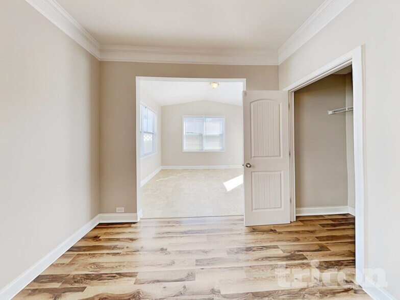 Building Photo - 447 Knothole Ln