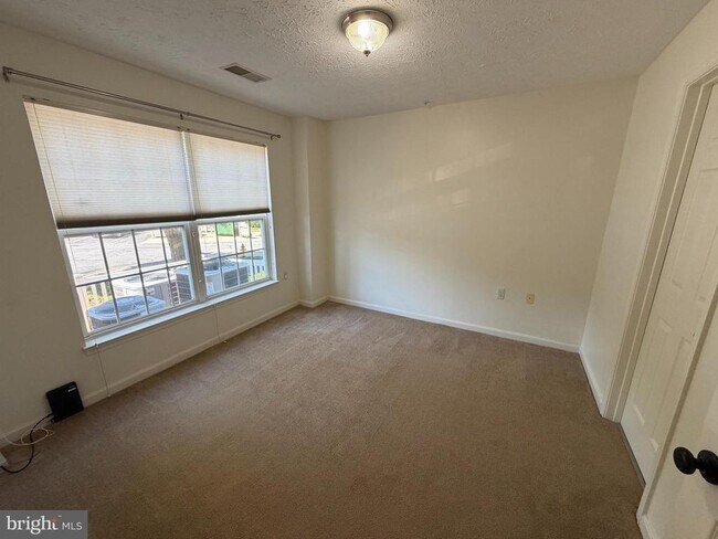 Building Photo - 651 Burtons Cove Way
