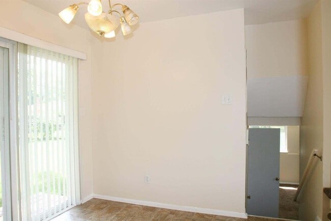 Building Photo - 633 Onandaga Ave