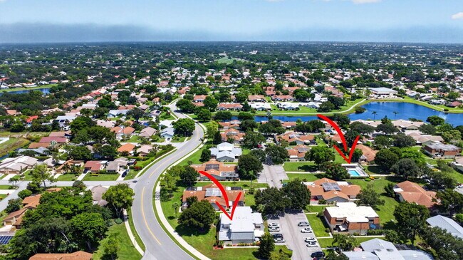 Building Photo - 812 NW 30th Ave