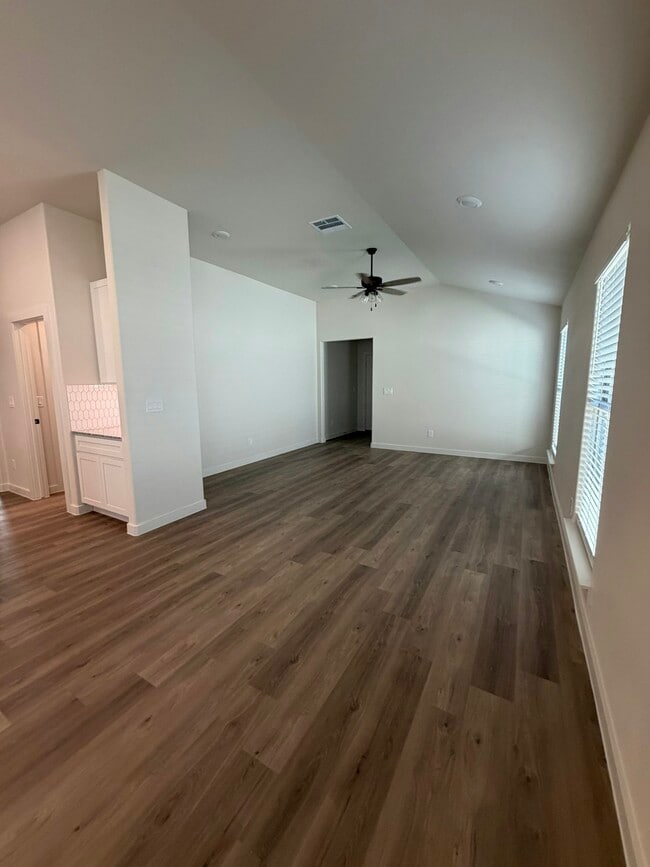 Building Photo - 9204 Prairieland Dr