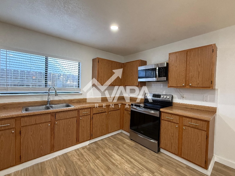 Building Photo - 7915 Oval Meadows