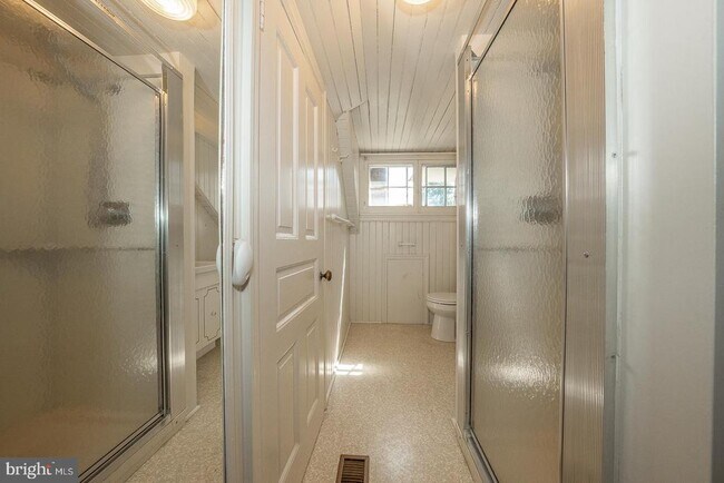 Building Photo - 211 Pennswood Rd