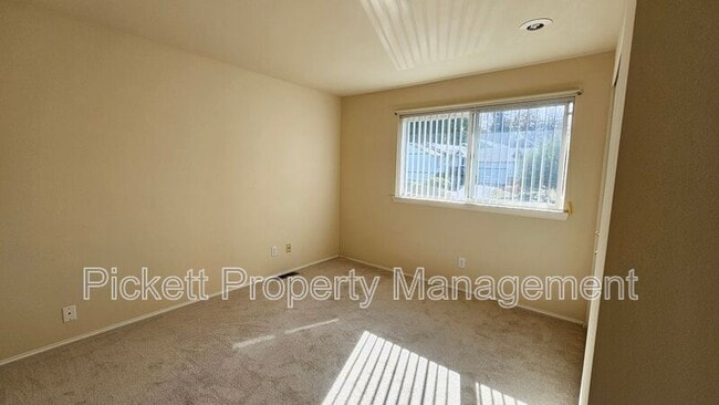 Building Photo - 6453 Grand Pine Loop NE