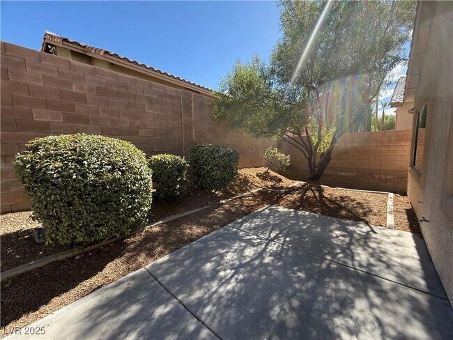 Building Photo - 10657 Sapphire Vista Ave