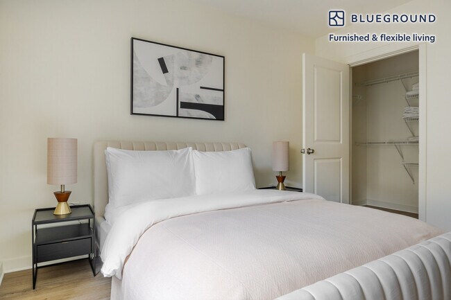 Building Photo - 362 Bellevue Way NE