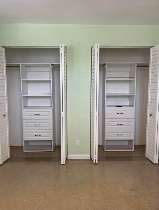 Closet - 1131 SE 4th St