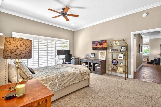 Building Photo - 10 Colonial Dr